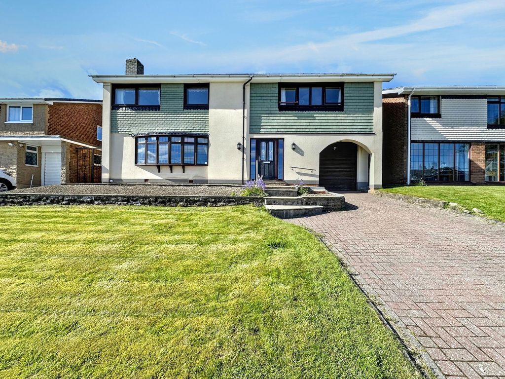 Property photo 1 of 32