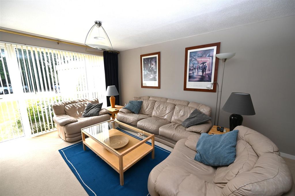 Property photo 3 of 23 Lounge.Jpg