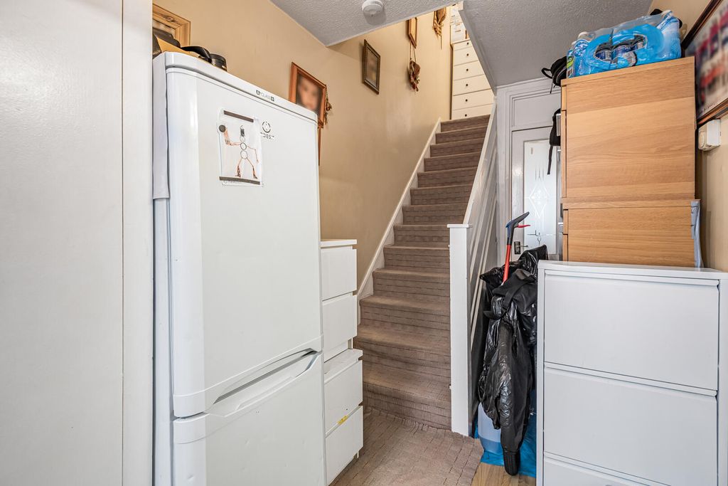 Property photo 2 of 17 Hallway