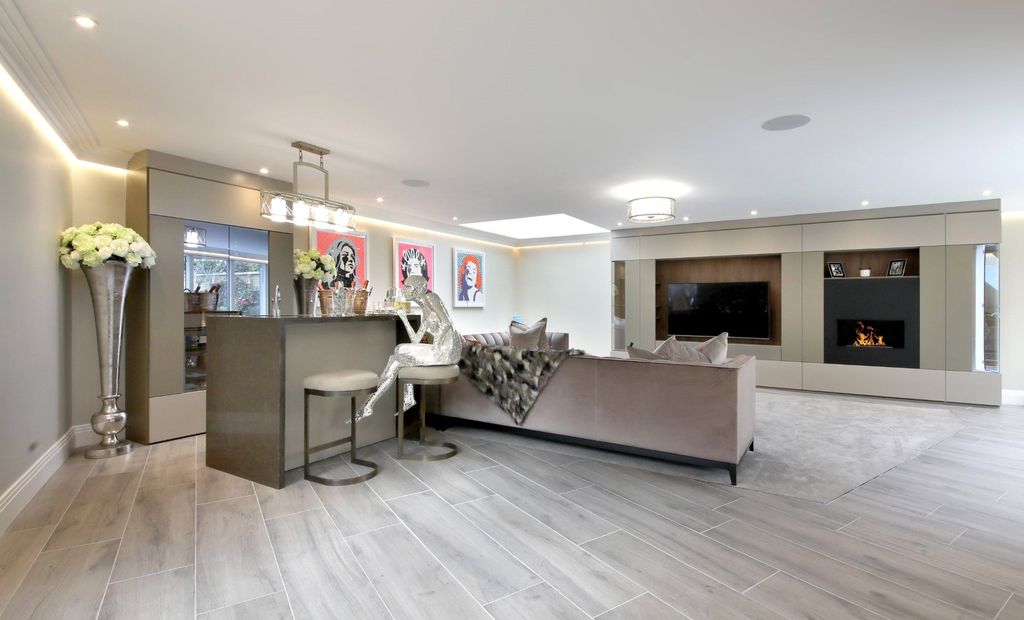 Property photo 3 of 21 Picture No. 07