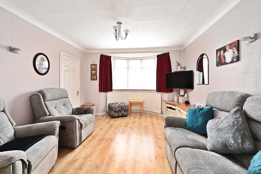 Property photo 2 of 16 Picture No. 12