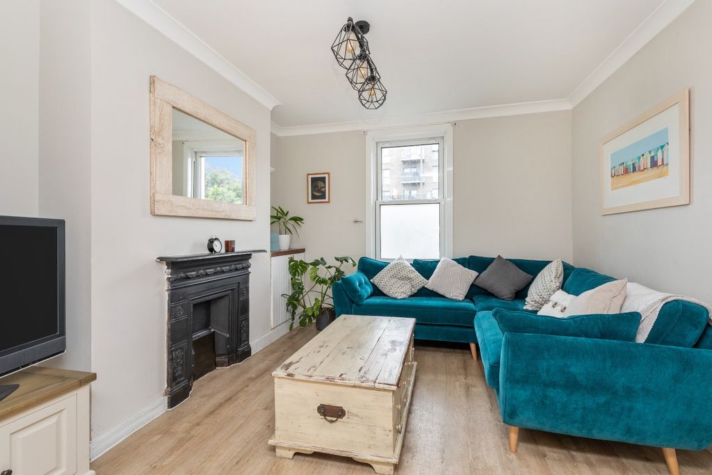 Property photo 2 of 11 4356935