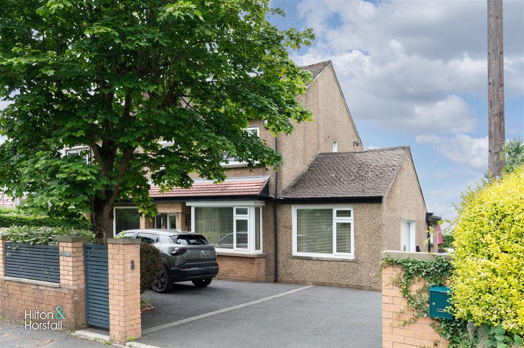 Property photo 1 of 32 Lea Hurst