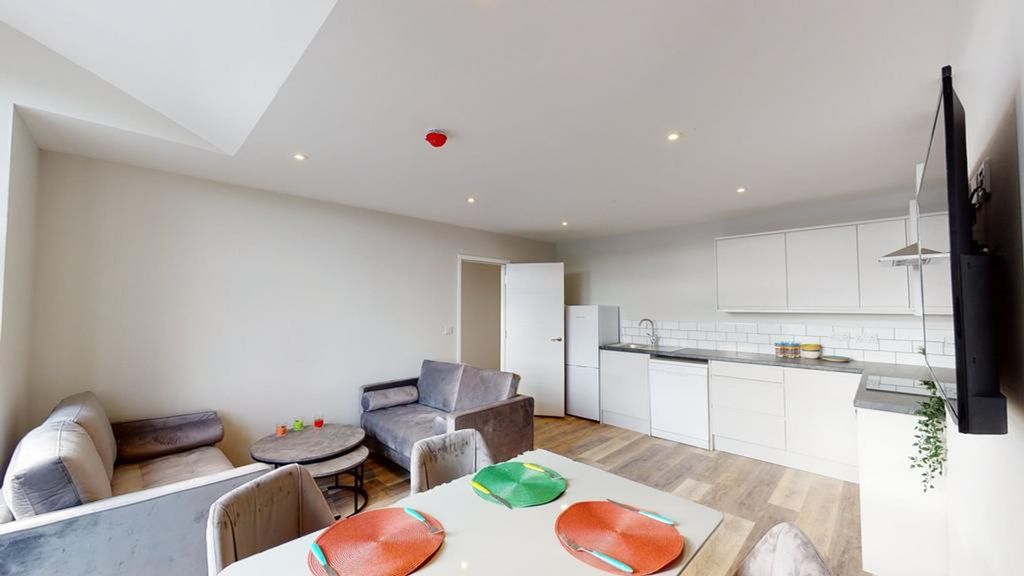 Property photo 3 of 14 A Spacious And Modern Living Room With Ample Natur...