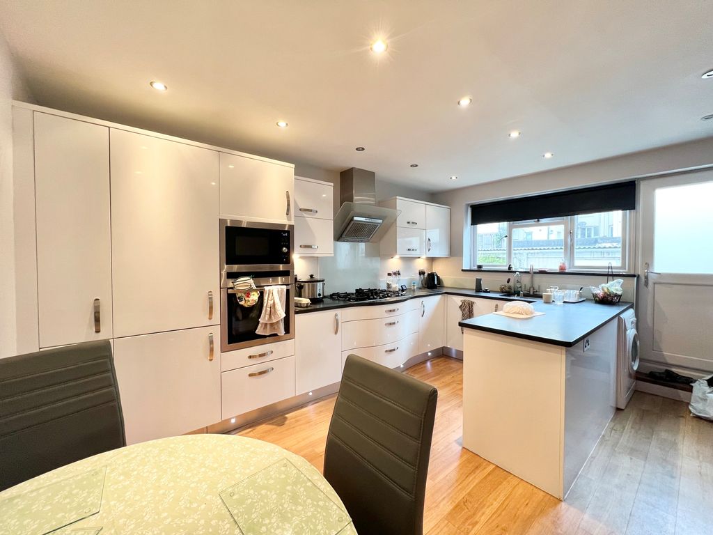 Property photo 2 of 10 Image