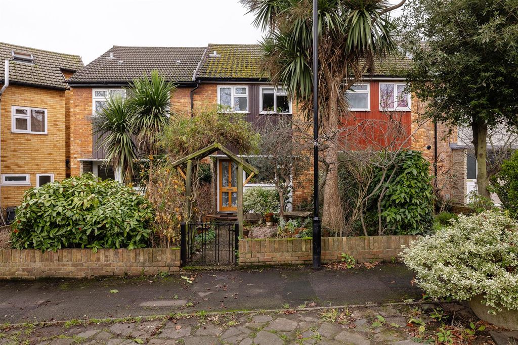 Property photo 1 of 29 Corbicum, E11