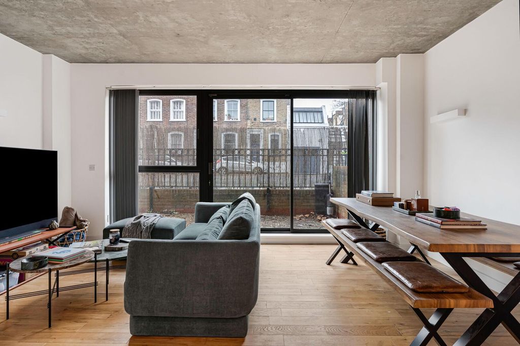 Property photo 2 of 14 Living Room