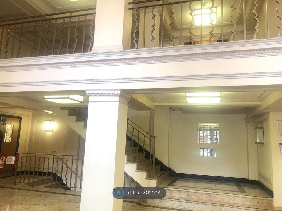 Property photo 3 of 11 Stairwell