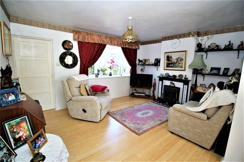 Property photo 3 of 9 Living Room