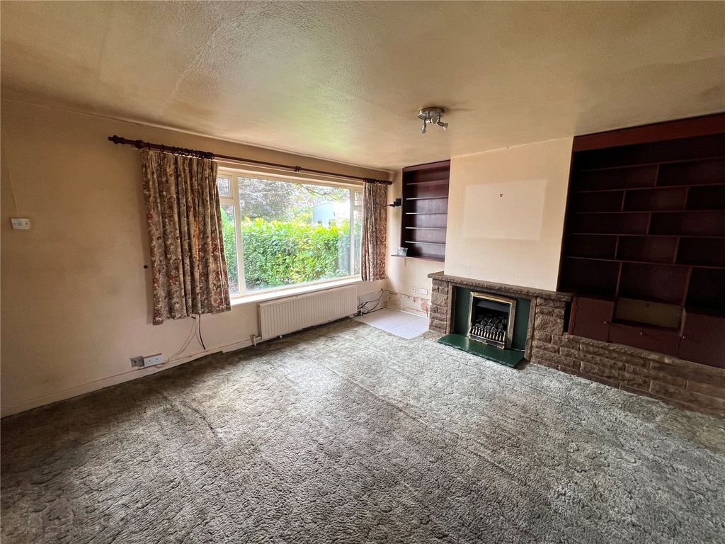 Property photo 3 of 11 Lounge Area