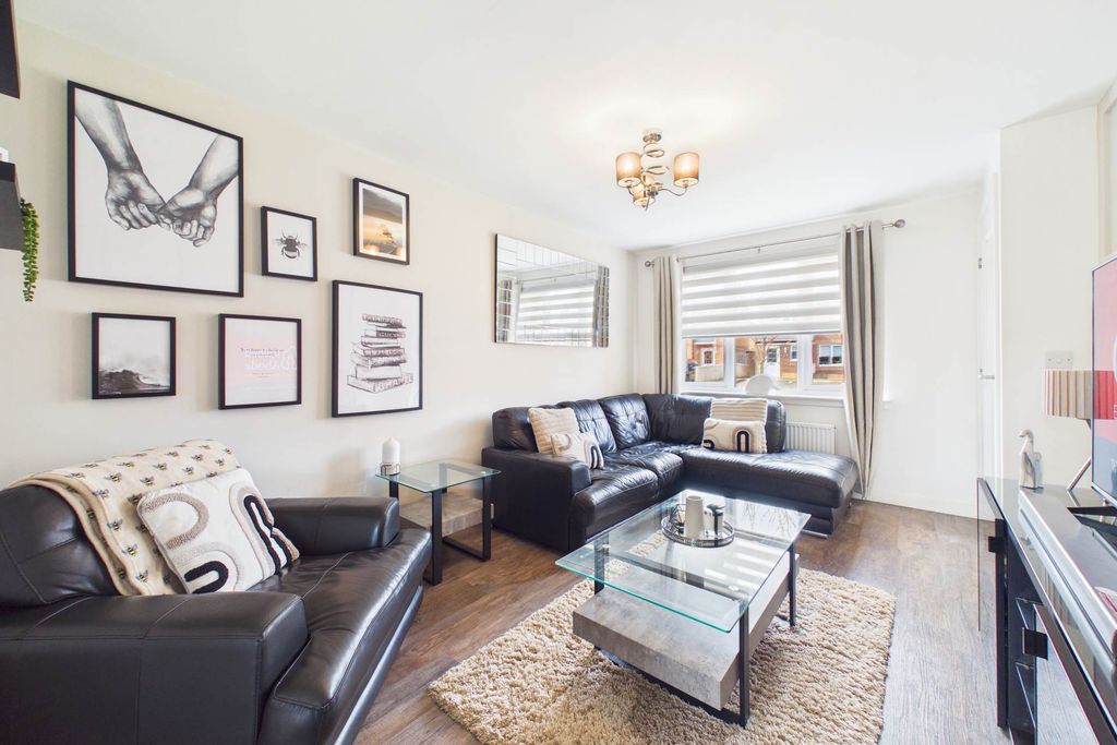 Property photo 2 of 30