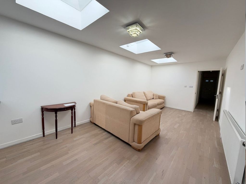Property photo 2 of 14 6 (1)