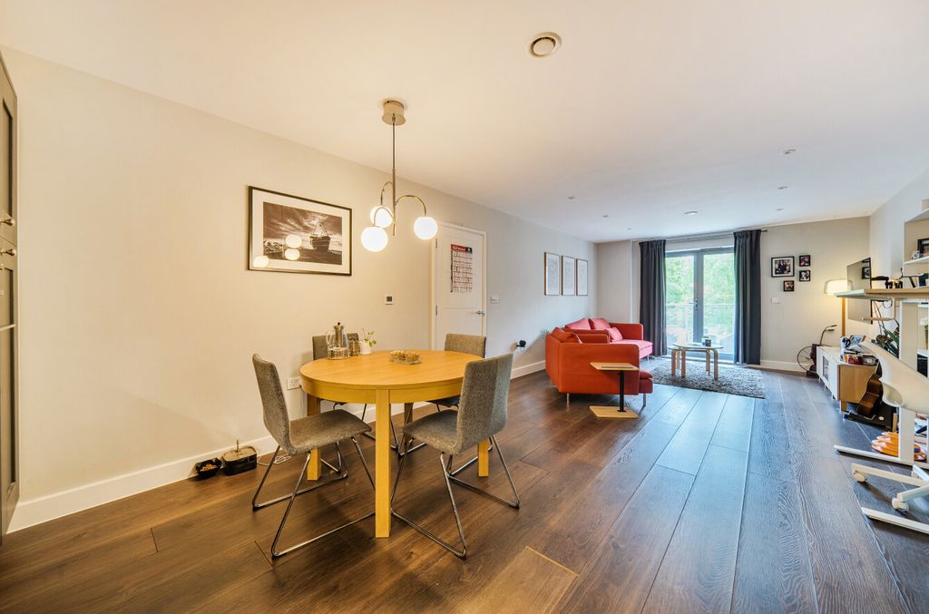 Property photo 2 of 20 1464723-11-6A0Dd9...