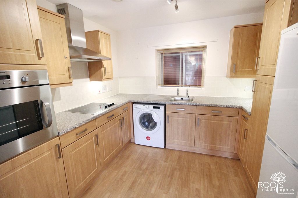 Property photo 2 of 9 Kitchen