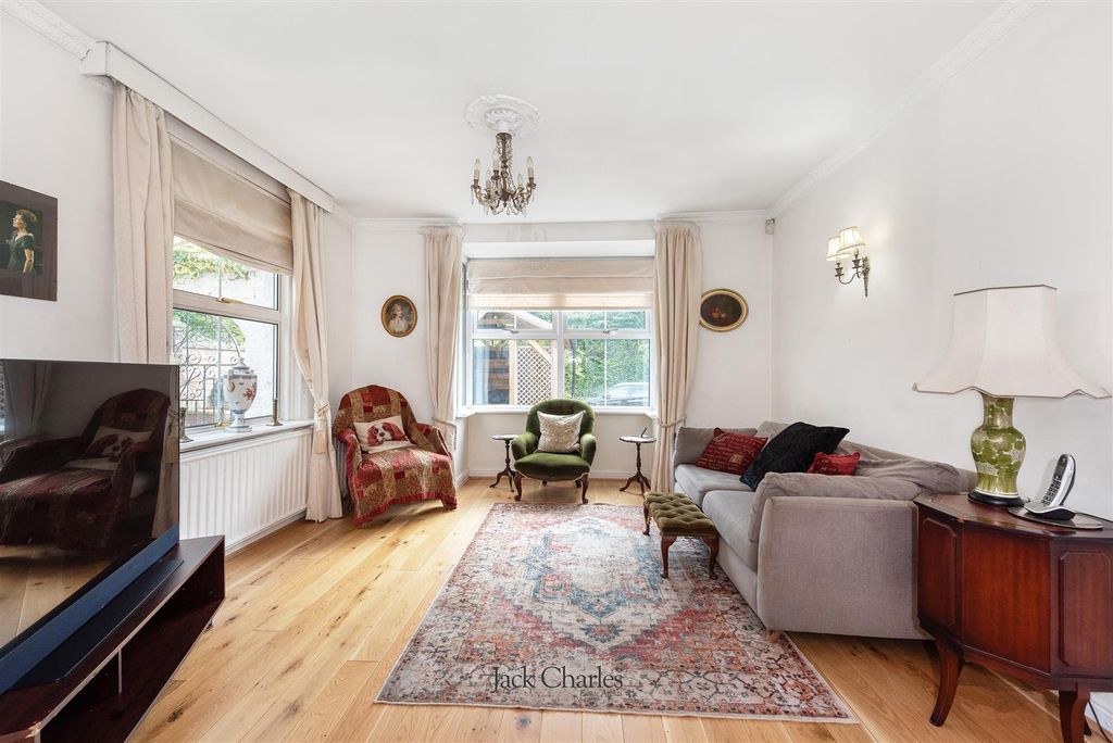 Property photo 1 of 15 69 Cornwallis Avenue, Tn10 4Et 010.Jpg