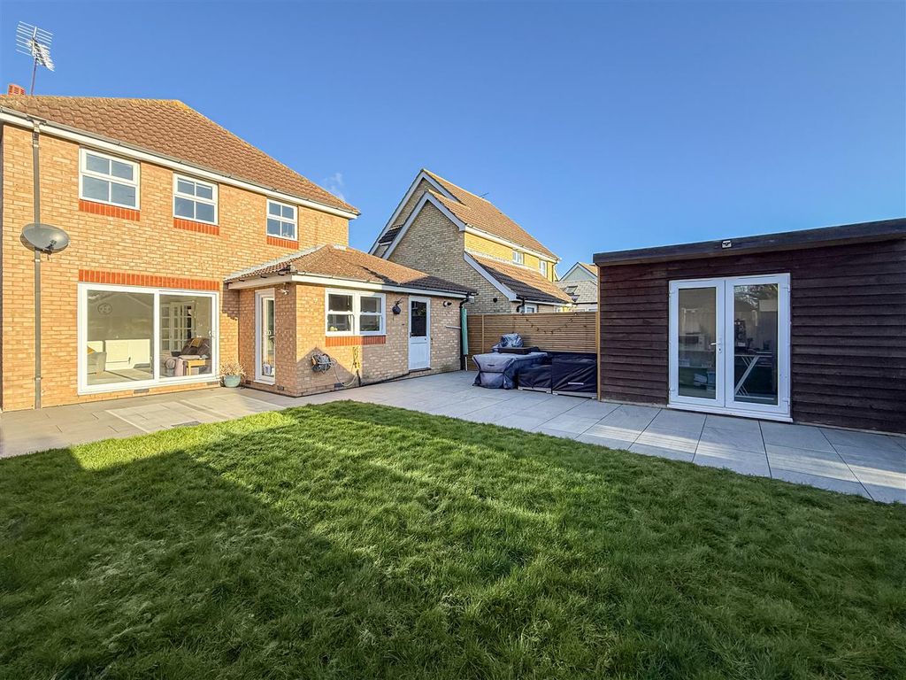 Property photo 2 of 25 Back