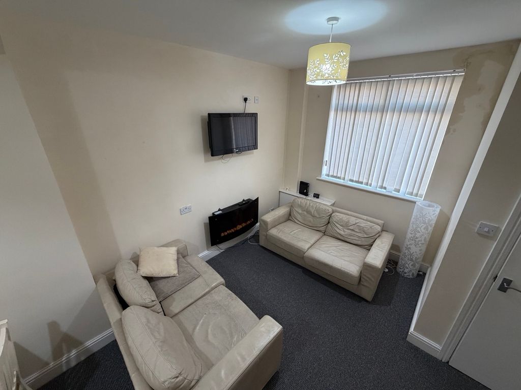 Property photo 2 of 28