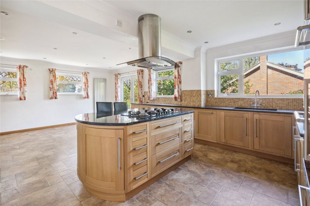 Property photo 2 of 20 Kitchen