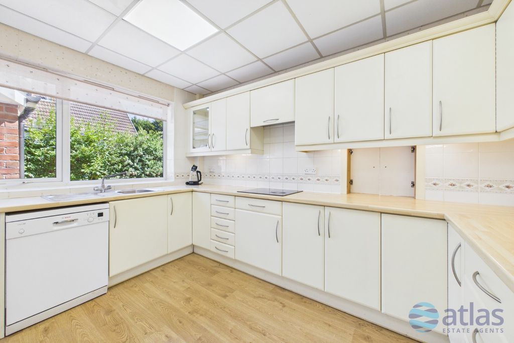 Property photo 2 of 28 Kitchen