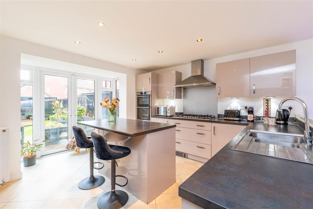 Property photo 2 of 47 Kitchen/Dining Room