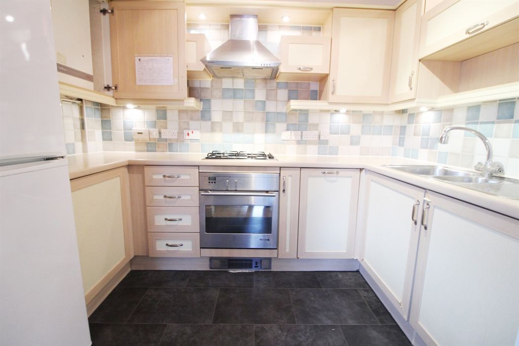 Property photo 2 of 7 Kitchen