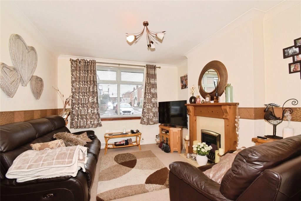 Property photo 2 of 19 Lounge