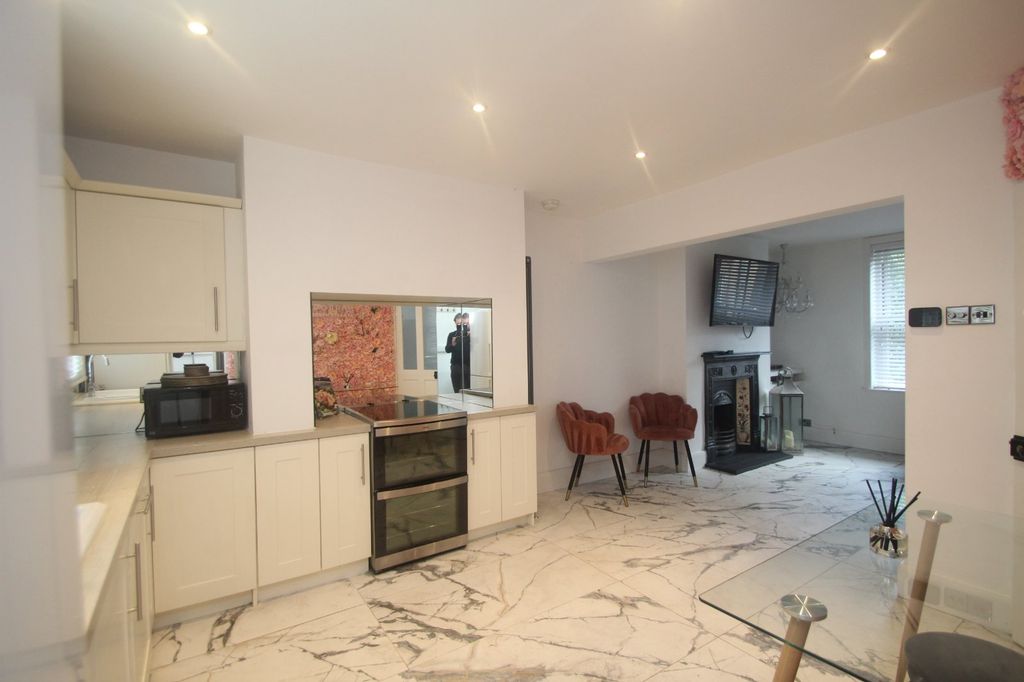 Property photo 3 of 15 Picture No. 18