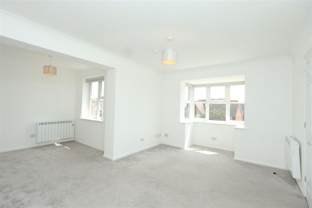 Property photo 2 of 11 Living Room