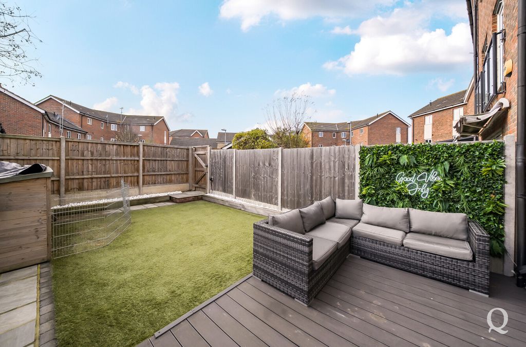 Property photo 3 of 18 c7E16A9A-d369-478...