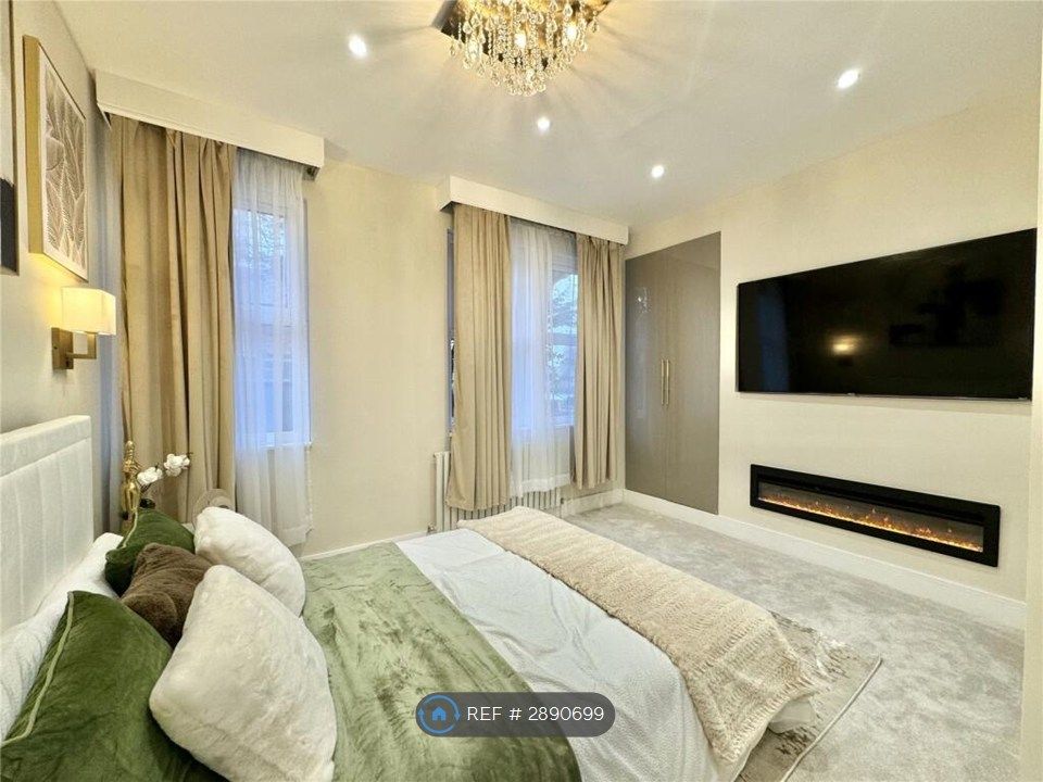 Property photo 2 of 11 Main Double Bedroom
