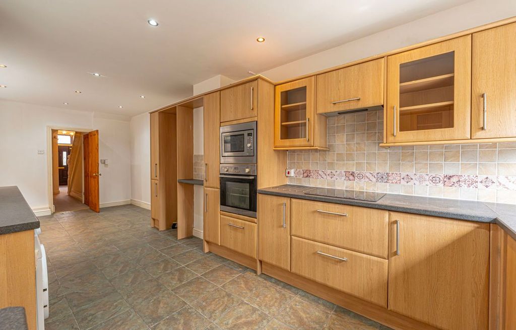 Property photo 1 of 19 Kitchen