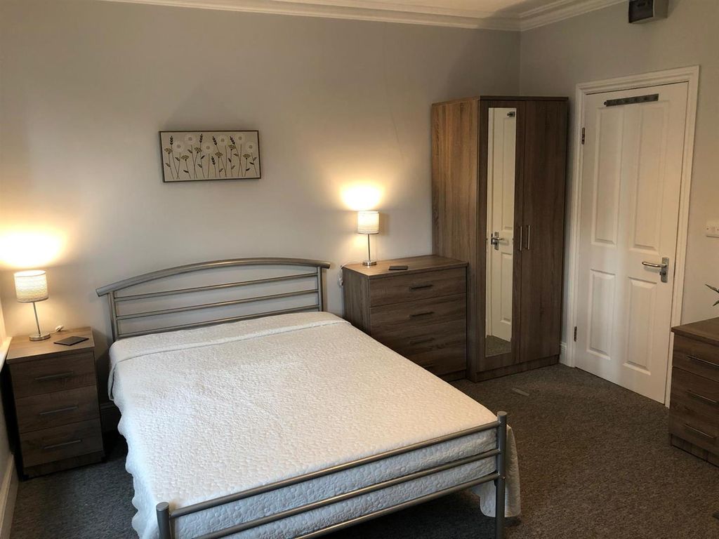 Property photo 3 of 11 Room 4