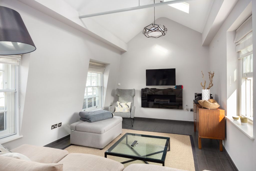 Property photo 3 of 19 5565323
