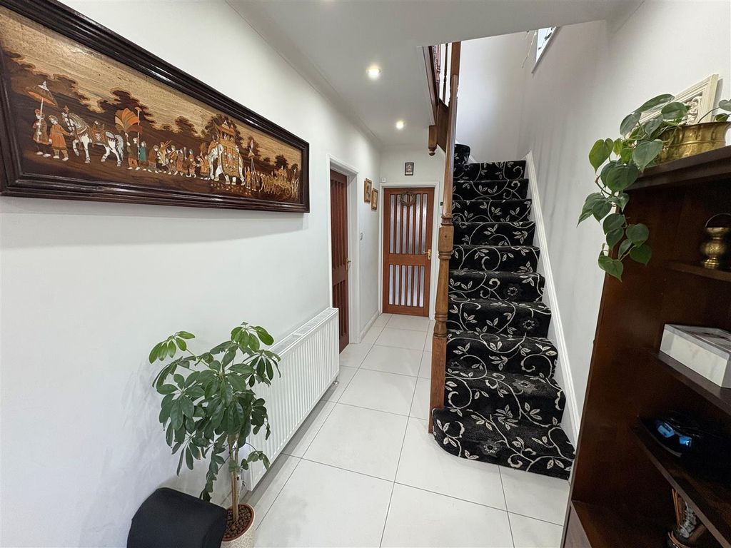 Property photo 2 of 18