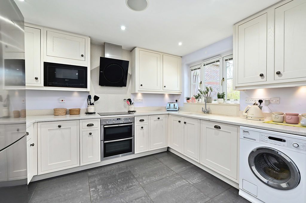 Property photo 3 of 21 Photo 12