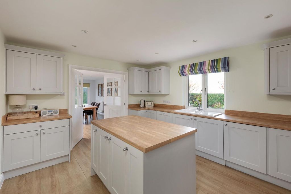 Property photo 3 of 25