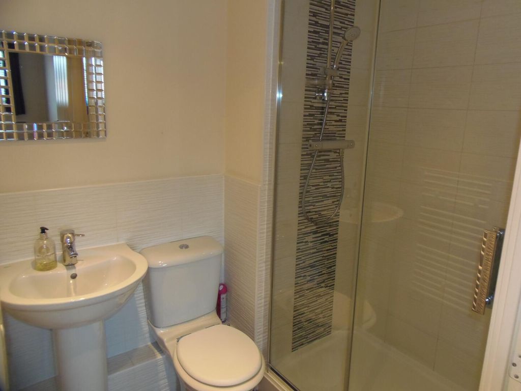Property photo 3 of 8 Bathroom