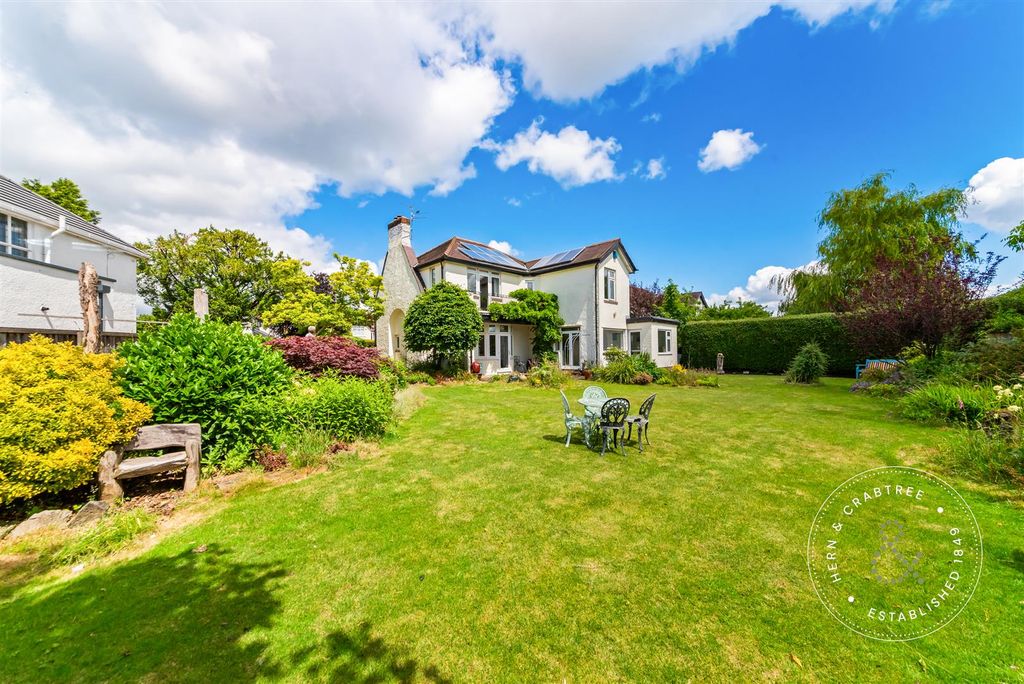 Property photo 3 of 48 Hollybush-Road-35.Jpg
