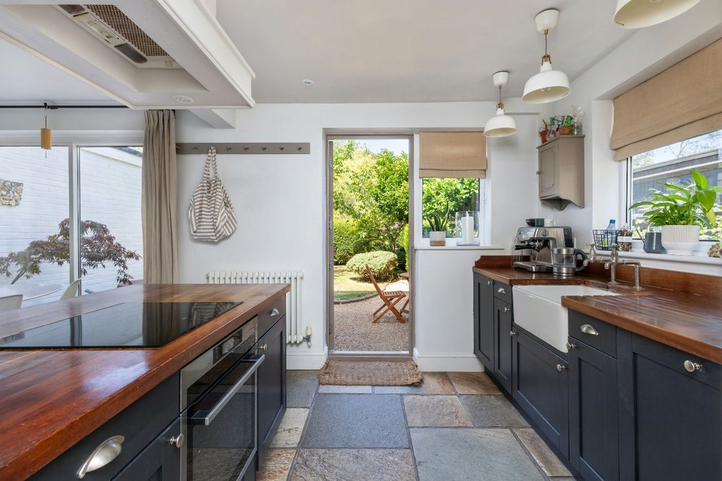 Property photo 2 of 24 5286103