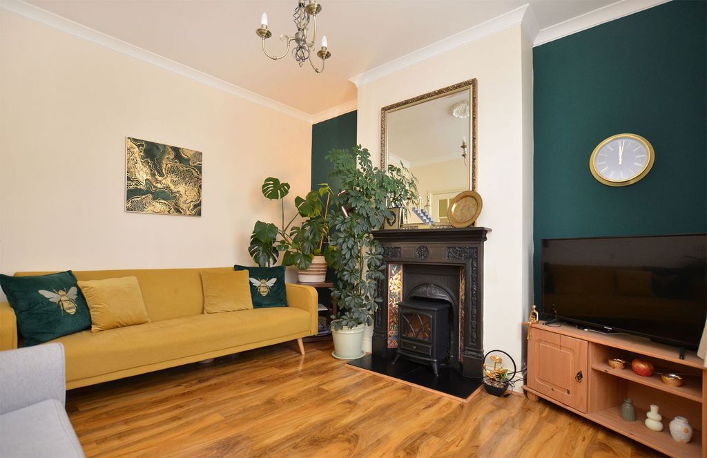 Property photo 2 of 19