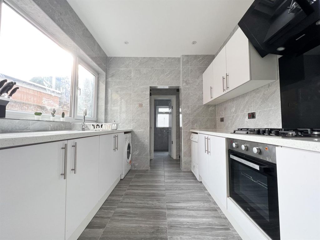 Property photo 2 of 10 Lrg_42 Cyfarthfa Street_Sept22_9.Jpg