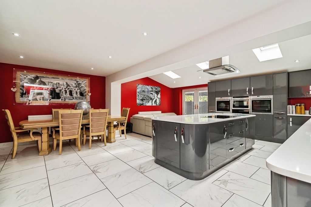 Property photo 3 of 26 Pbox-Img.Jpg