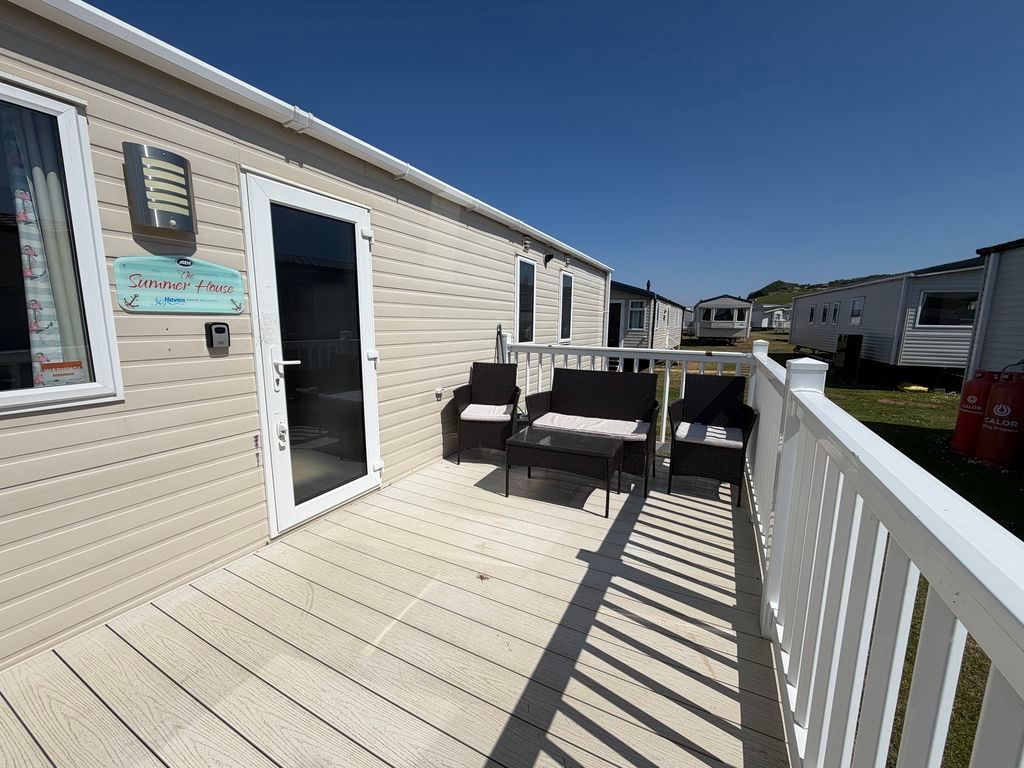 Property photo 2 of 11 Decking