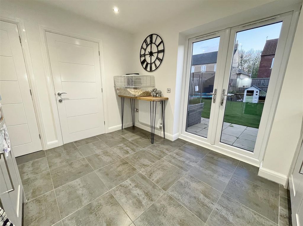 Property photo 3 of 16 Kitchen