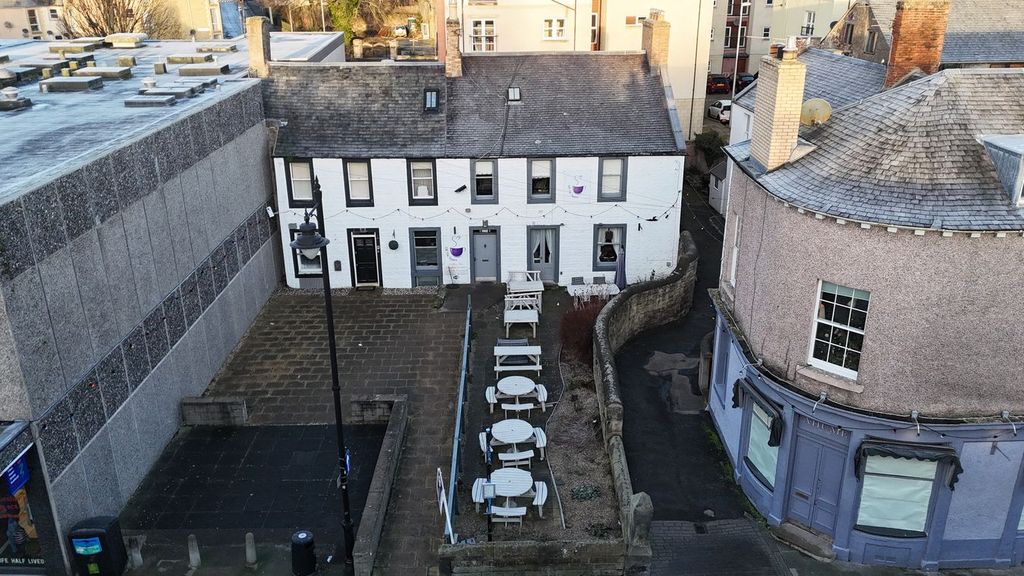 Property photo 2 of 18
