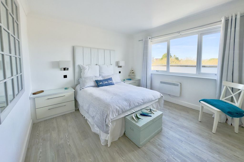 Additional image 12 of 3 bed flat for salePenthouse, West Cliff Road, West Cliff, Bournemouth BH4