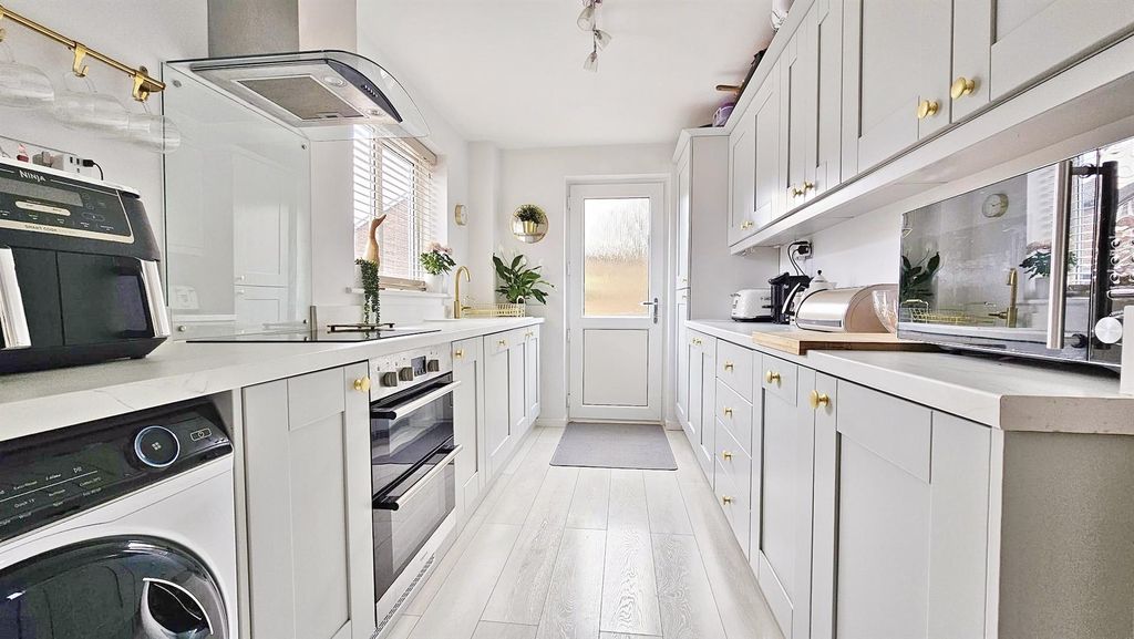 Property photo 3 of 20 Kitchen