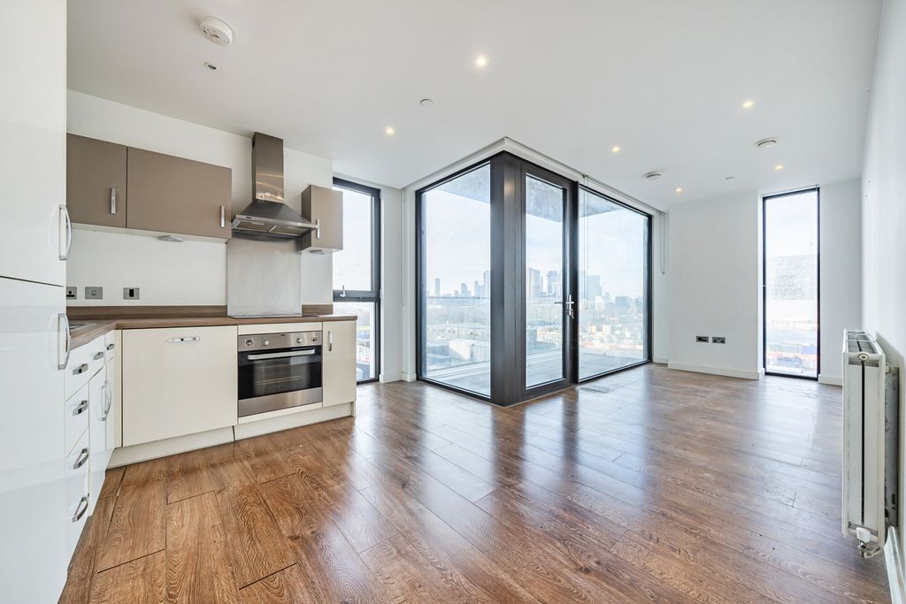 Property photo 2 of 17 1397263-5-695E635...