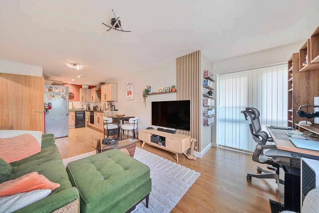 Property photo 3 of 19 1524773-9-6Ab50De...