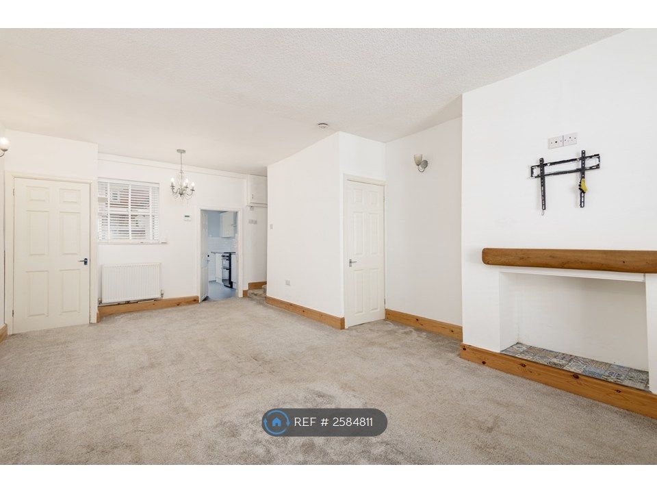 Property photo 2 of 27